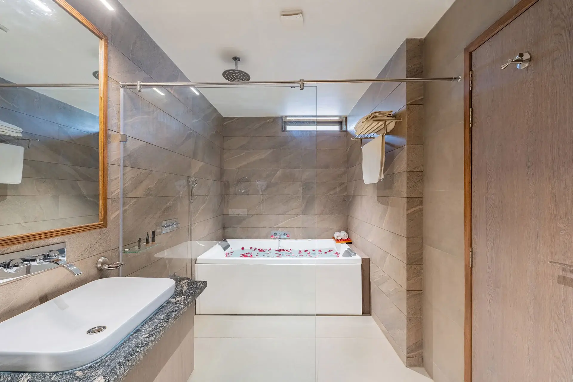 Private Jacuzzi Suite in Kumbhalgarh for Couples at Bodhi Boutique with a Comfortable Luxury Interior
